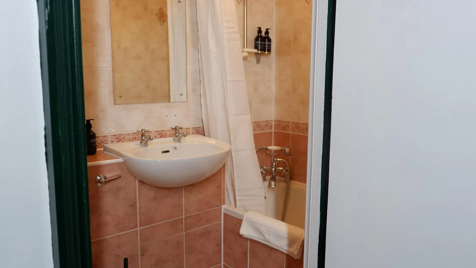 4 Friends House Hotel Edinburgh