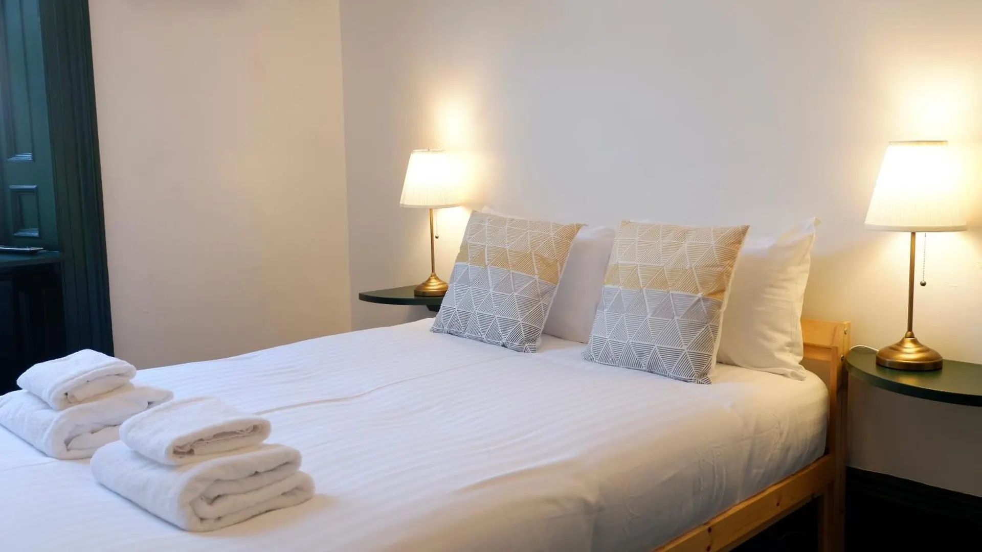 4 Friends House Hotel Edinburgh Guest house