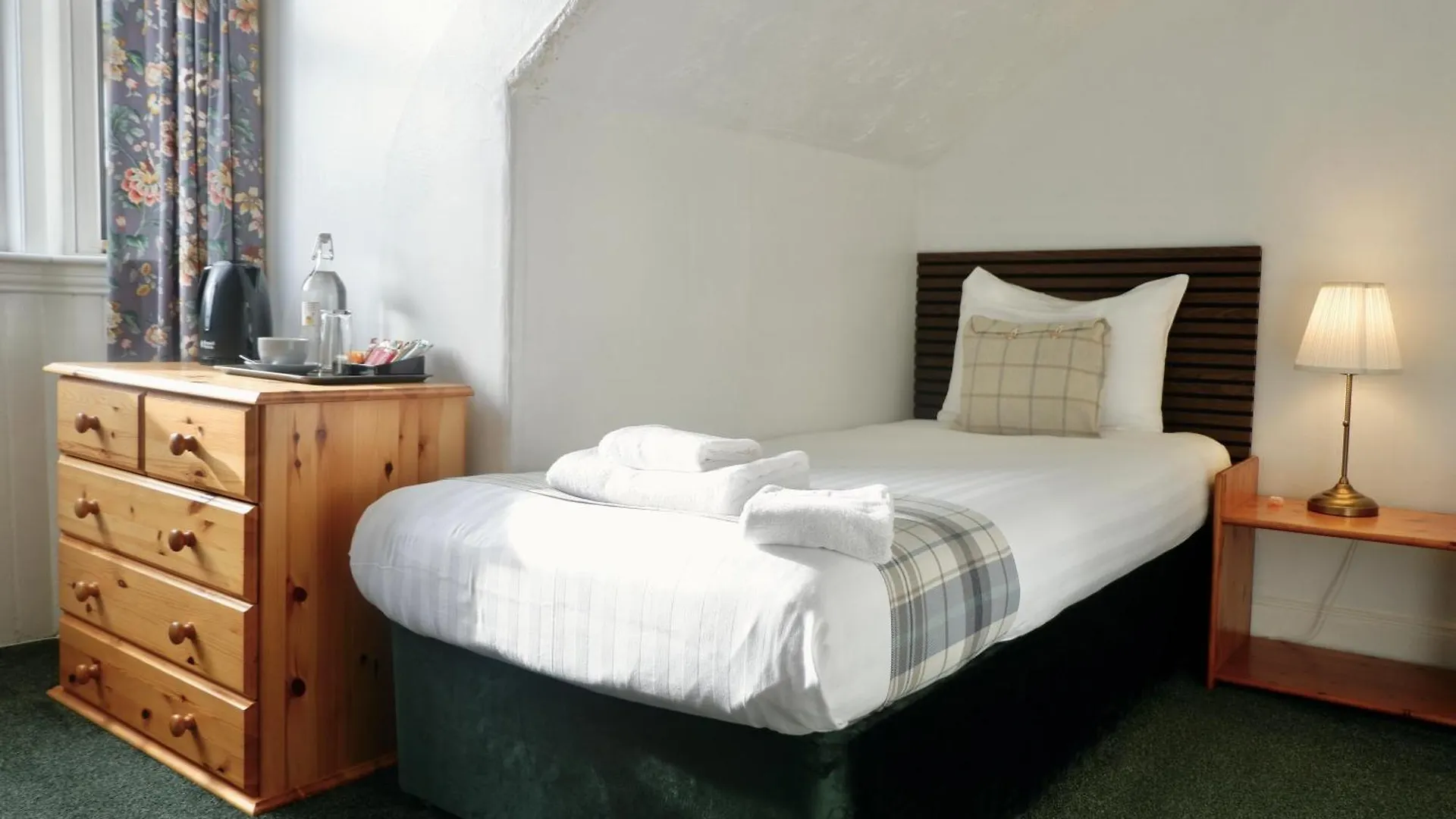 4 Friends House Hotel Edinburgh Guest house