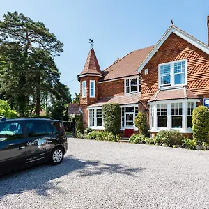 The Lawn Gatwick Guest house Horley