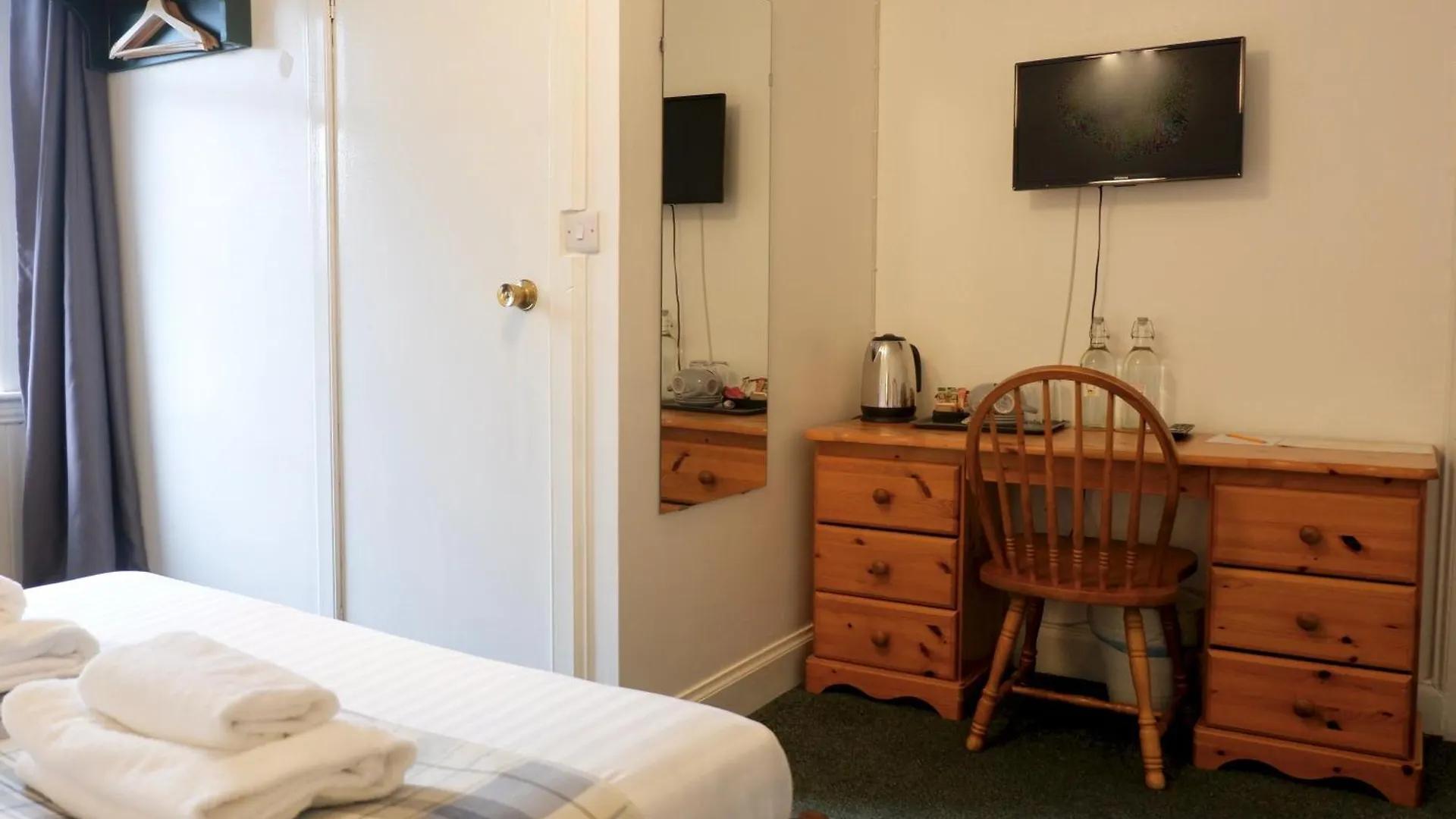 4 Friends House Hotel Edinburgh