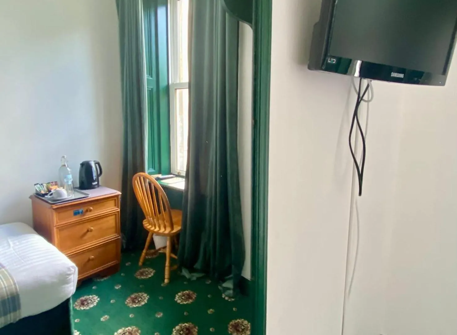 4 Friends House Hotel Edinburgh